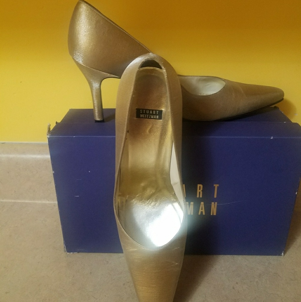 Stuart Weitzman Gold Pump